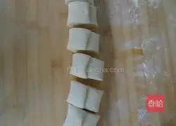 Illustration of how to make yeast black sesame salted cakes 5