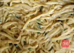 Illustration of how to make potato pancakes 3