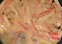 Illustration of how to make carrot and potato pancakes 11