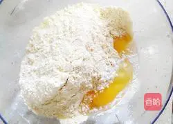 Illustration of how to make corn flour pancakes (tanhuang'er) 2