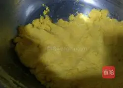 Illustration of how to make cornmeal stuffed pancakes 8