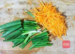 Illustration of how to make mung bean sprouts and mixed vegetable sushi 2