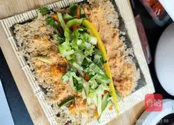 Illustration of how to make sushi rolls 6