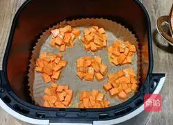 Illustration of how to make black sesame sweet potato cake 9