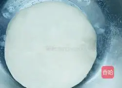 Illustration of how to make leek and egg pie 3