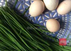 Illustration of how to make chive egg pancake 1