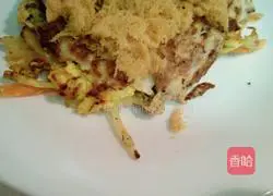 Illustration of how to make meat floss, potato and egg pancake 10