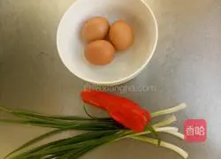 Illustration of how to make green onion egg pancake 1