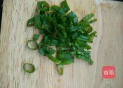 Illustration of how to make lard and scallion meat pie 3