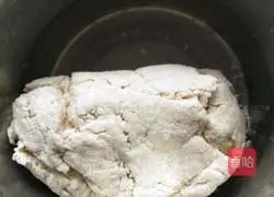 Illustration of making homemade Thousand Layer Meat Pie 2