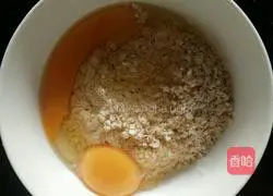 Illustration of how to make potato shredded oatmeal egg pancake rolls 3