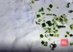 Illustration of how to make fermented scallion pancakes 6