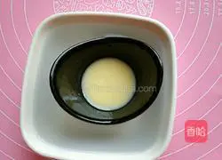 Illustration of how to make egg soft cake 9