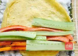 Illustration of how to make homemade sushi rolls 5