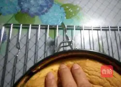 Illustration of how to make chiffon cake 22