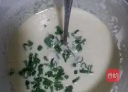 Illustration of how to make green onion egg pancake 3