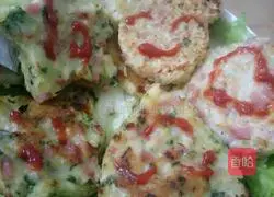 Illustration of how to make potato sausage cake 11