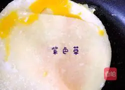 Illustration of how to make egg-filled pancakes 2