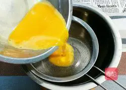 Illustration of how to make thick egg-yaki sushi 1