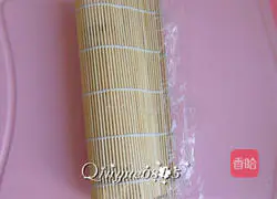 Illustration of how to flip Sakura sushi 9