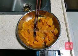Illustration of how to make pan-fried pumpkin cake 1
