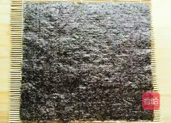 Illustration of how to make spicy meat floss sushi 2