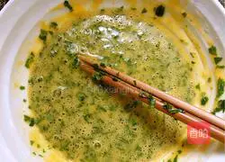 Illustration of how to make celery leaf omelette with jade fan 4