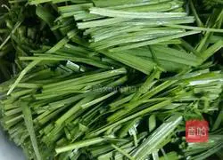 Illustration of how to make egg and vegetable pancakes 3