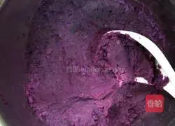 Illustration of how to make purple sweet potato and pumpkin cake 4