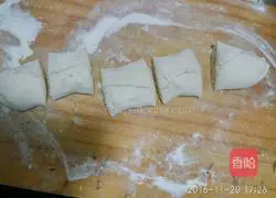 Illustration of how to make scallion pancakes 4