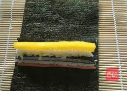 Illustration of how to make square sushi 5