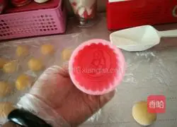 Illustration of how to make jujube egg yolk cake 19