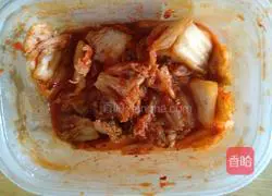 Illustration of how to make kimchi cake 1