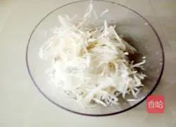 Illustration of how to make shredded white radish egg cake 2