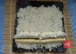 Illustration of how to make fruit sushi 3