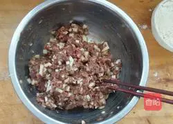 Illustration of how to make onion meatloaf 2