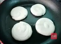 Illustration of how to make lard pancakes 14