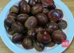 Illustration of how to roast chestnuts in an electric pan 2