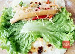 Illustration of how to make egg-filled pancakes with cabbage 13