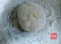 Illustration of how to make chili and scallion pancakes 7