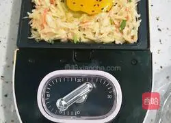Illustration of how to make egg and potato pancakes 9