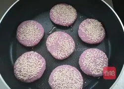 Illustration of how to make cheese fried taro and purple sweet potato cakes 10