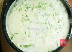 Illustration of how to make green onion pancakes 10