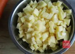 Illustration of how to make two-flavor potato pancakes 2