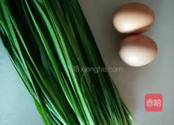 Illustration of how to make chive egg pancake 1