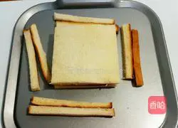 Illustration of how to make Hong Kong-style snacks, ham and toast 8