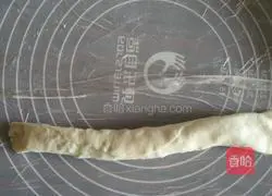 Illustration of how to make scallion pancakes 7