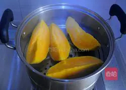 Illustration of how to make fried sweet potato pancakes 1