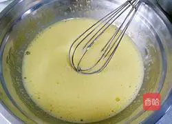 Illustration of how to make jam cherry blossom cake roll 3