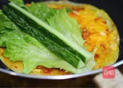 Illustration of how to make egg pancakes 10